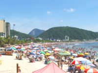 Praia central de Guaratuba.JPG