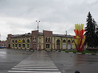 Serpukhov Lenin square Gostiniy dvor.jpg