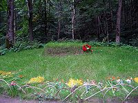 200px Tolstoy grave