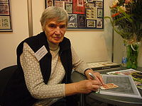 Л. Ф. Майорова у персонального стенда навыставке «PostCardExpo-2008» в Москве