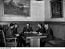 Гестапо это что простыми словами. 210px Bundesarchiv Bild 183 R98680%2C Besprechung Himmler mit M%C3%BCller%2C Heydrich%2C Nebe%2C Huber. Гестапо это что простыми словами фото. Гестапо это что простыми словами-210px Bundesarchiv Bild 183 R98680%2C Besprechung Himmler mit M%C3%BCller%2C Heydrich%2C Nebe%2C Huber. картинка Гестапо это что простыми словами. картинка 210px Bundesarchiv Bild 183 R98680%2C Besprechung Himmler mit M%C3%BCller%2C Heydrich%2C Nebe%2C Huber. ГЕСТА́ПО, нескл., ср. Тайная государственная полиция в фашистской Германии.