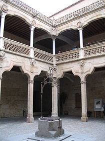 Interior of the house of the shells in Salamanca.jpg