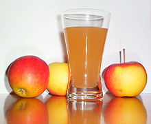 Apple juice with 3apples.jpg