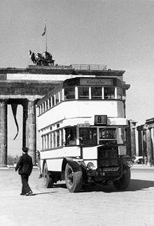220px Bundesarchiv Bild 183 19204 0845%2C Berlin%2C Doppeldecker Bus am Brandenburger Tor