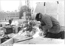Bundesarchiv Bild 183-1987-0123-016, Schwerin, Schweisser, Winter.jpg