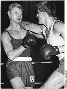 Валасек (справа) побеждает на турнире в Берлине (1963) Фильхауэра из сборной ГДР