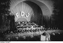 Bundesarchiv Bild 183-S86364, Leipzig, III. FDJ-Parlament, Eröffnung.jpg