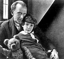 Как звали хозяина винни пуха. 220px Christopher Robin Milne. Как звали хозяина винни пуха фото. Как звали хозяина винни пуха-220px Christopher Robin Milne. картинка Как звали хозяина винни пуха. картинка 220px Christopher Robin Milne