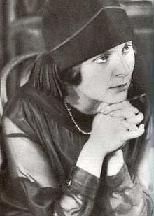 Elsa-triolet-1925.jpg
