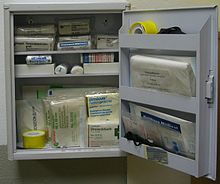 Erste-Hilfe-Schrank.JPG