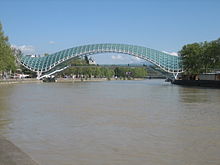New Pedestrian Bridge Tbilisi 2010-05-06a.JPG