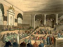 рисунок большой, белая комната с колоннами заполнена людьми в середине разбирательства. Вид со стороны; Защитник находится на трибуне справа, а судьи сидят перед изогнутым столом.
