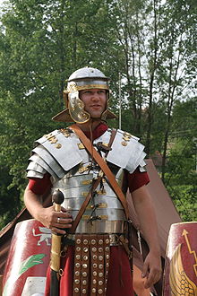 Roman soldier in lorica segmentata 1.jpg