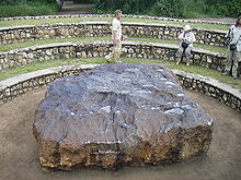 Как называют наиболее яркие метеоры. 220px The Hoba Meteorite near Grootfontein. Как называют наиболее яркие метеоры фото. Как называют наиболее яркие метеоры-220px The Hoba Meteorite near Grootfontein. картинка Как называют наиболее яркие метеоры. картинка 220px The Hoba Meteorite near Grootfontein