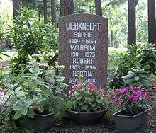 Tombstone Robert Liebknecht.jpg
