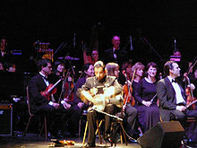 Рони Баррак исполняет одну из мелодий саундтрека Chrono Cross на концерте Play!