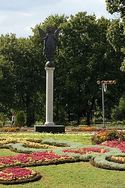 Памятник архангелу Михаилу (2004)