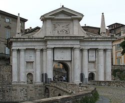 Bergamo porta san Giacomo.jpg