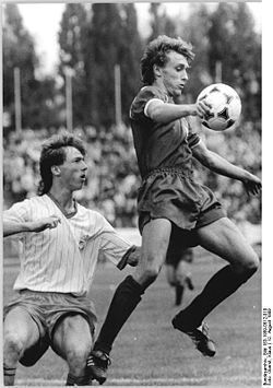 Bundesarchiv Bild 183-1989-0812-010, BFC Dynamo - FC Rot-Weiß Erfurt 2-2.jpg