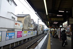 Hamadayama-stationplatform2010.jpg