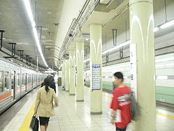 Hatchobori-Station-2005-10-24 1.jpg