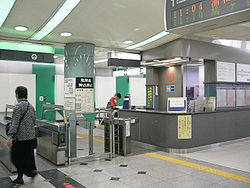 Honkomagome-Station-2005-10-24.jpg