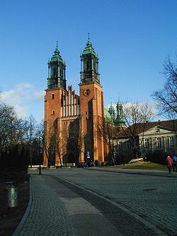 Katedra Poznan front.jpg