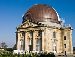 Здание обсерватории в Мёдоне (уцелевшее от разрушенного королевского дворца)