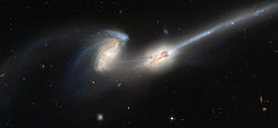 NGC 4676B и NGC 4676A