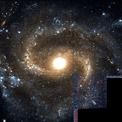 NGC 1042; Хаббл телескоп / STScI / WikiSky