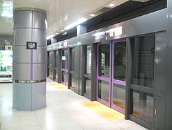 Roppongi 1chome-Station-2005-10-24 1.jpg