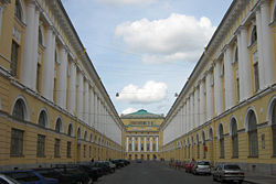 Улица Зодчего Росси (справа здание в котором располагается Академия)