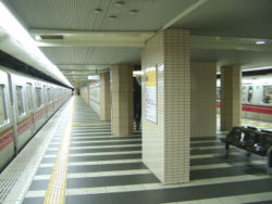 Toei-shin-okachimachi-platform.jpg