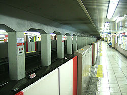 TokyoMetro-M03-Shin-koenji-station-platform.jpg
