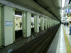TokyoMetro-T07-Kudanshita-station-platform.jpg