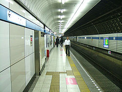 TokyoMetro-T13-Kiba-station-platform-2.jpg