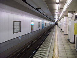Tokyo Metro Tozai Line Ochiai Station.jpg
