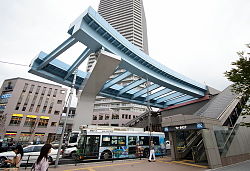 Toyosu station Yurikamome.jpg