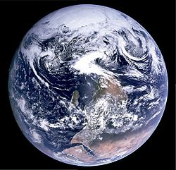 Снимок земли из космоса «вверх ногами». Фото НАСА.