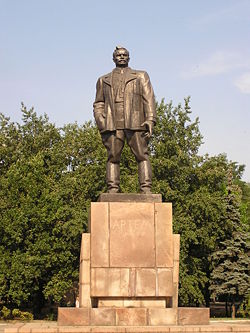 Памятник Артёму в 2007 году