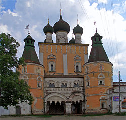 Надвратная Сретенская церковь Борисоглебского монастыря (1692)