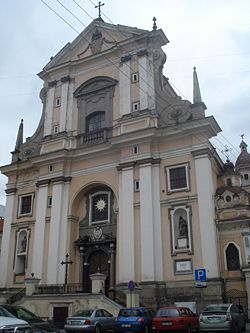 Главный фасад костёла Святой Терезы