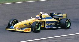 Роберто Морено управляет Forti FG01 на Гран-при Великобритании 1995 года