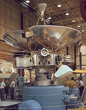 «Пионер-10» был первым КА, посетившим Юпитер. На этапе сборки, 20 декабря 1971 г.