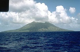 Вулканический остров Аламаган. Снимок USGS (1981 г.).