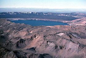 Озеро в кратере вулкана Аскья