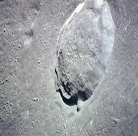 Кратер Автолик с борта Аполлон-15. Фотография NASA.