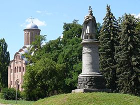 Пятницкая церковь и памятник Богдану Хмельницкому