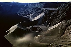 Вулкан Серро-Асуль. Снимок Смитсоновского института.