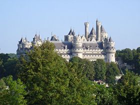 Château de Pierrefonds vu depuis le Parc.jpg